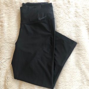 Black Nike Cropped Leggings
